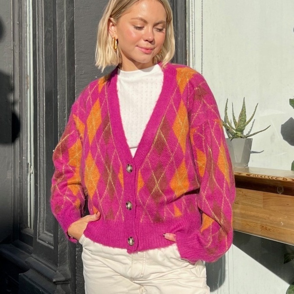 Daydreamer Argyle Plaid Long Sleeve Cropped Cardigan Sweater Pink Small